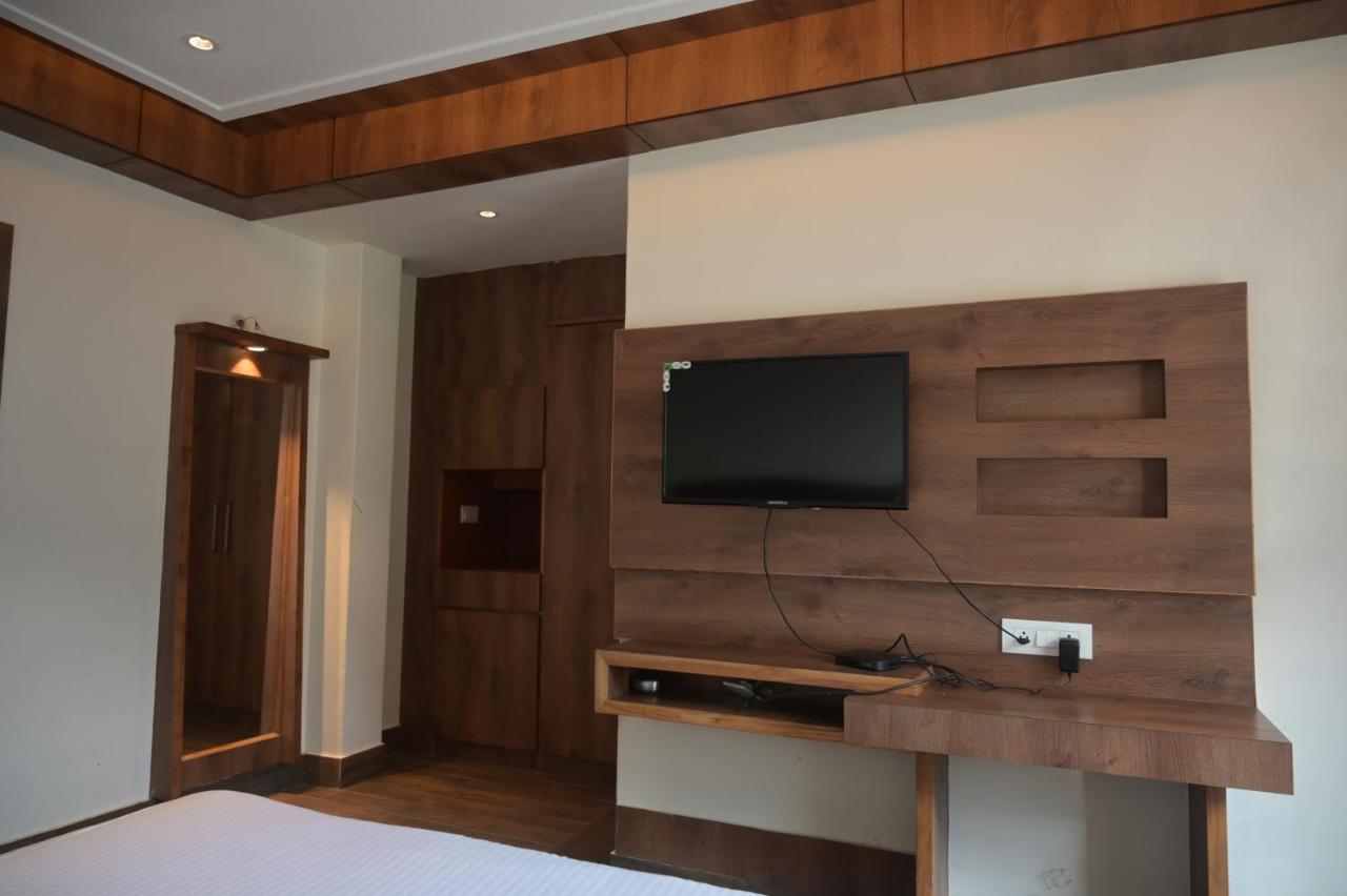 Hotel Apple Blossom B$B Manāli Екстериор снимка